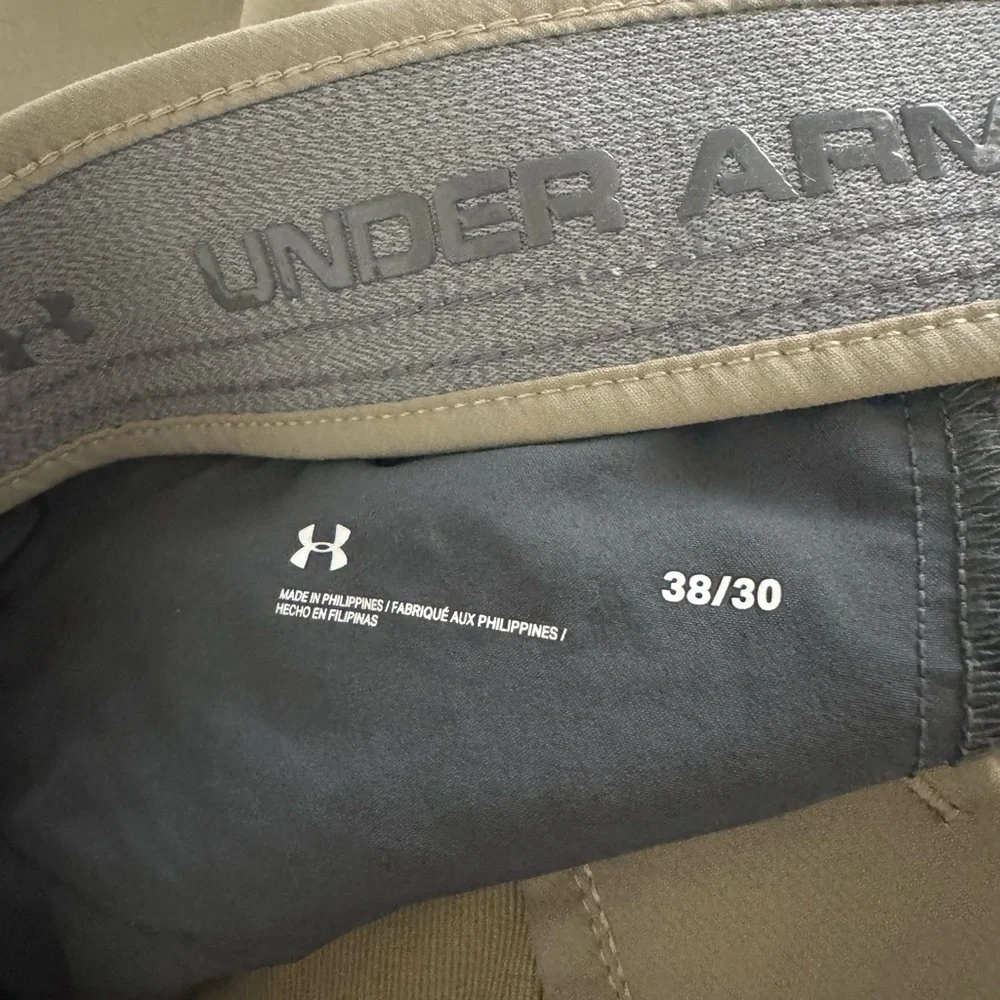 Under Armour khaki tan pants 38/30 pockets flat front